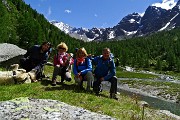 01 Valle di Preda Rossa, tra il verde e l'acqua, in alto i monti